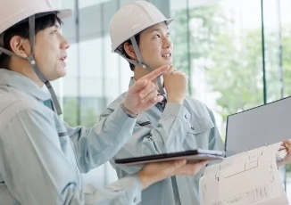 建設業で働く男性のイメージ写真